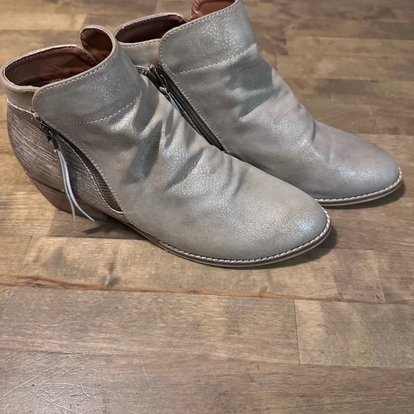 Butter Women's Heeled Boots - Shimmering Silver - Picture 2 of 6